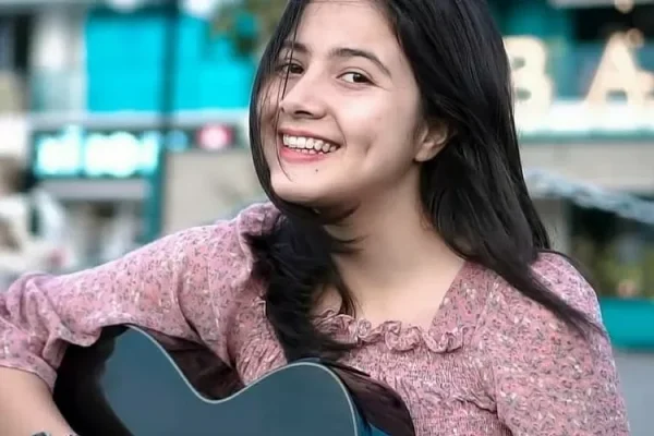 Penyanyi Artis, Asal Bali Bulan Sutena Viral Karena Suaranya Saat Cover Lagu